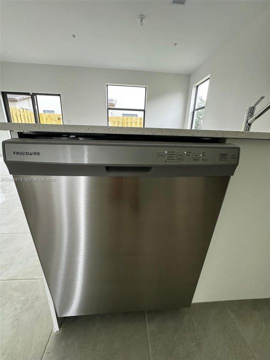 For Rent: $4,500 (4 beds, 2 baths, 1888 Square Feet)