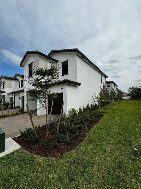 For Rent: $4,500 (4 beds, 2 baths, 1888 Square Feet)