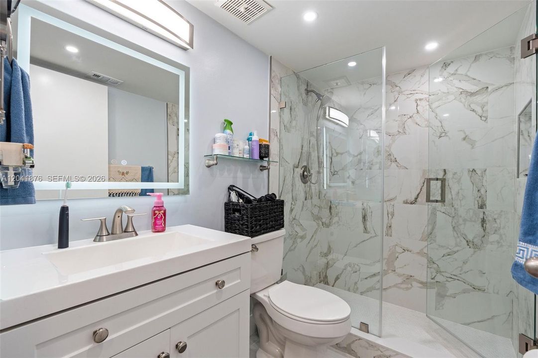 For Rent: $2,300 (2 beds, 2 baths, 910 Square Feet)