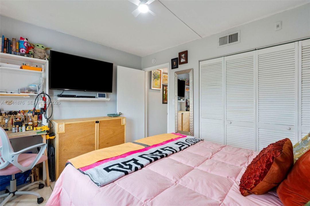 For Rent: $2,300 (2 beds, 2 baths, 910 Square Feet)