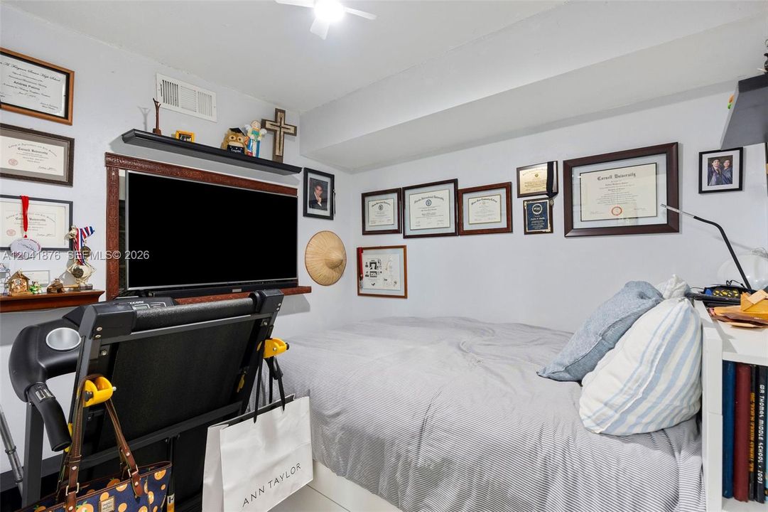 For Rent: $2,300 (2 beds, 2 baths, 910 Square Feet)