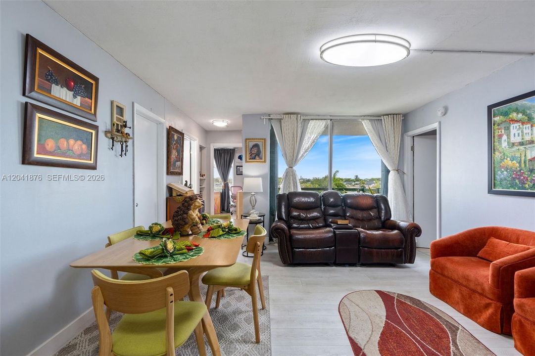 For Rent: $2,300 (2 beds, 2 baths, 910 Square Feet)