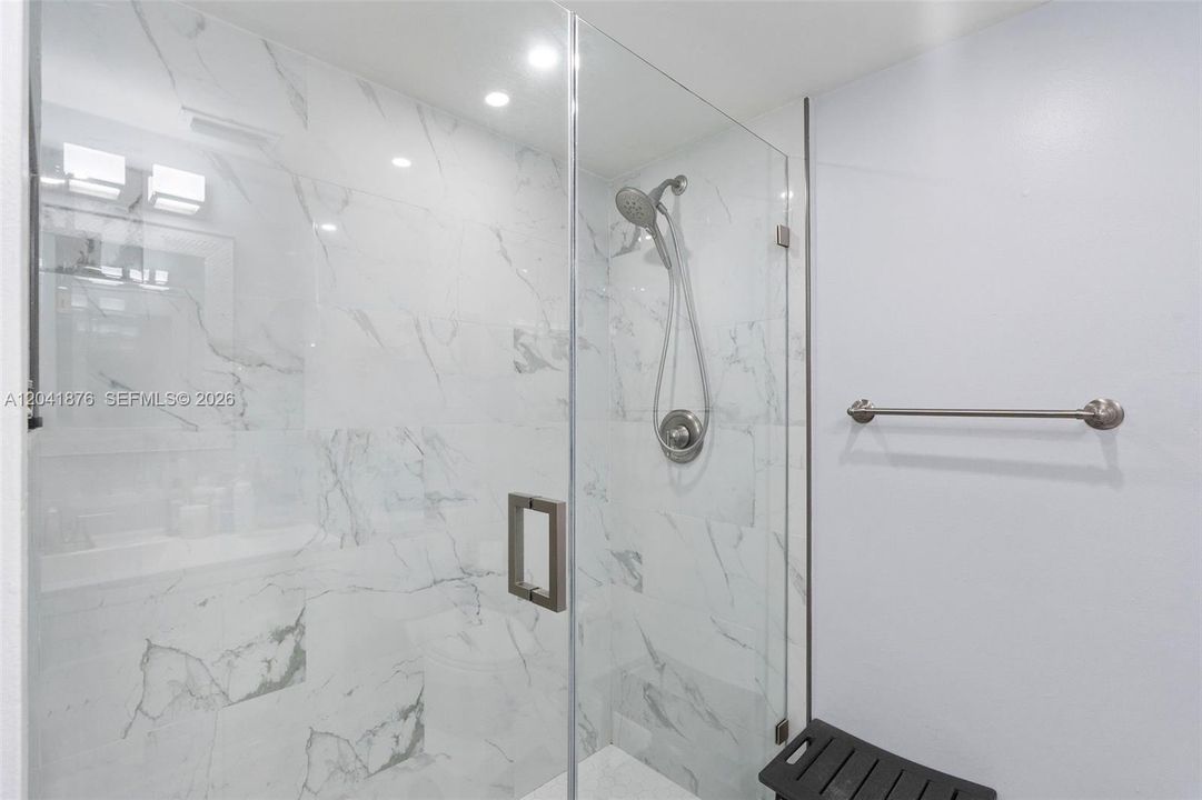 For Rent: $2,300 (2 beds, 2 baths, 910 Square Feet)