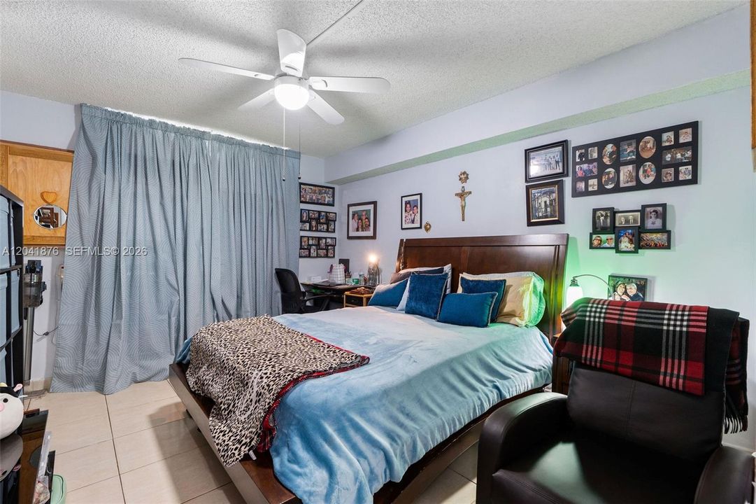 For Rent: $2,300 (2 beds, 2 baths, 910 Square Feet)