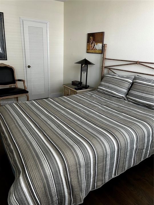 For Rent: $2,300 (1 beds, 1 baths, 870 Square Feet)