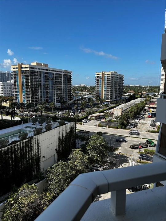 For Rent: $2,300 (1 beds, 1 baths, 870 Square Feet)
