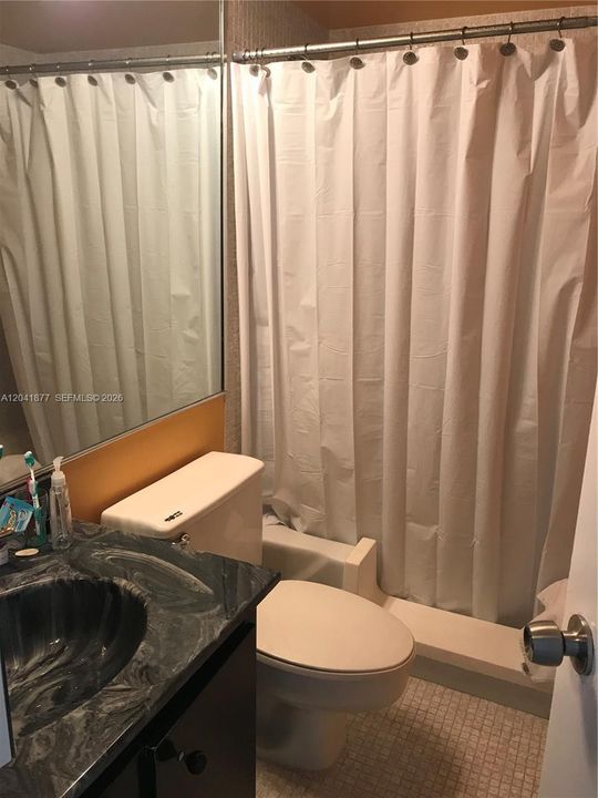 For Rent: $2,300 (1 beds, 1 baths, 870 Square Feet)