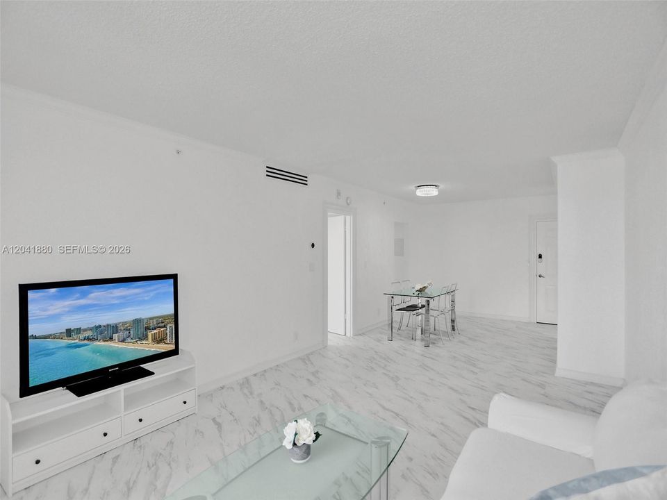 В аренду: $2,300 (1 спален, 1 ванн, 835 Квадратных фут)
