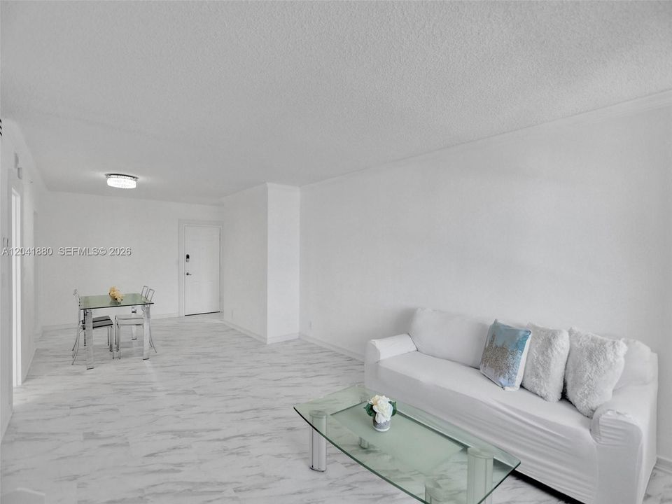 В аренду: $2,300 (1 спален, 1 ванн, 835 Квадратных фут)