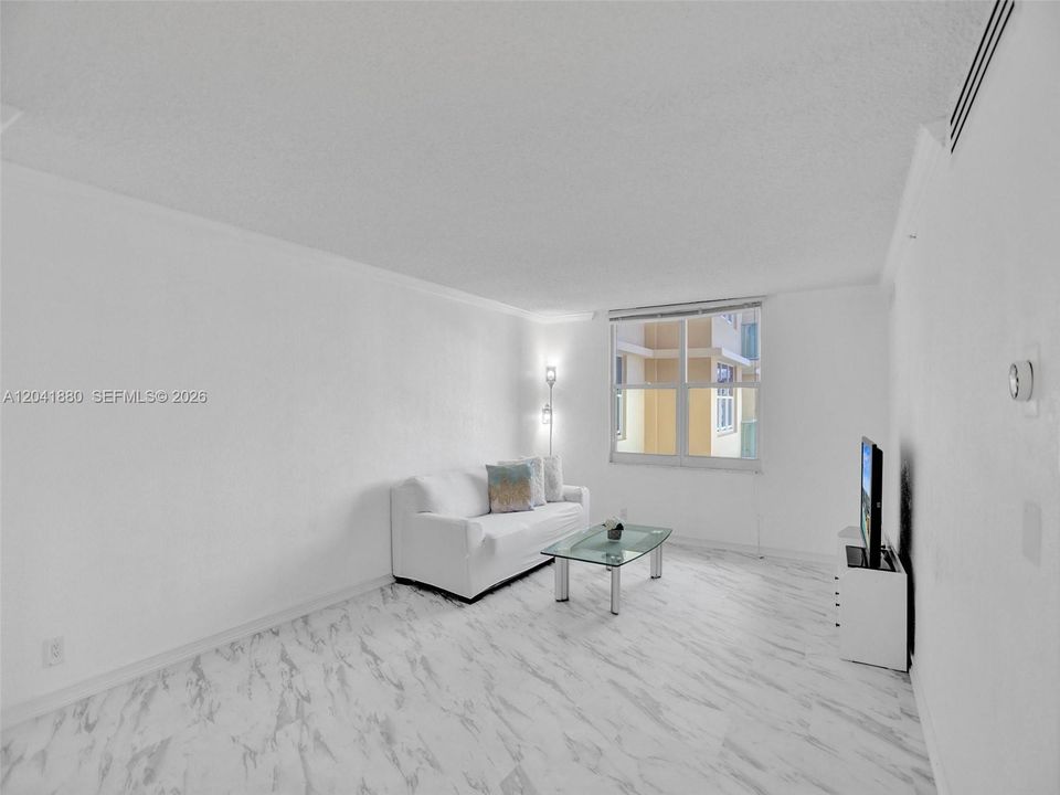 В аренду: $2,300 (1 спален, 1 ванн, 835 Квадратных фут)