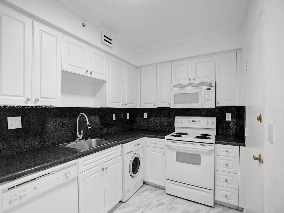 В аренду: $2,300 (1 спален, 1 ванн, 835 Квадратных фут)