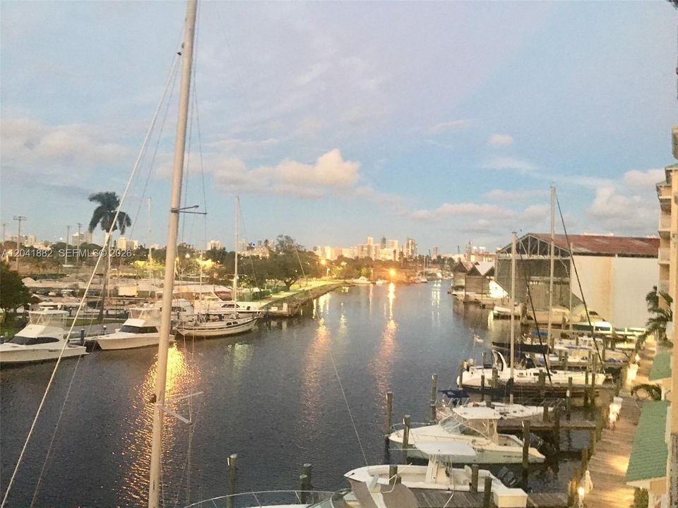 For Rent: $2,300 (2 beds, 2 baths, 842 Square Feet)
