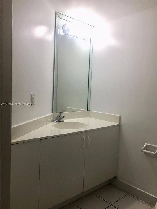 For Rent: $2,300 (2 beds, 2 baths, 842 Square Feet)
