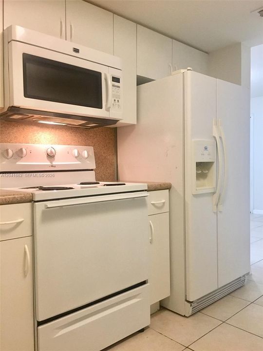 For Rent: $2,300 (2 beds, 2 baths, 842 Square Feet)