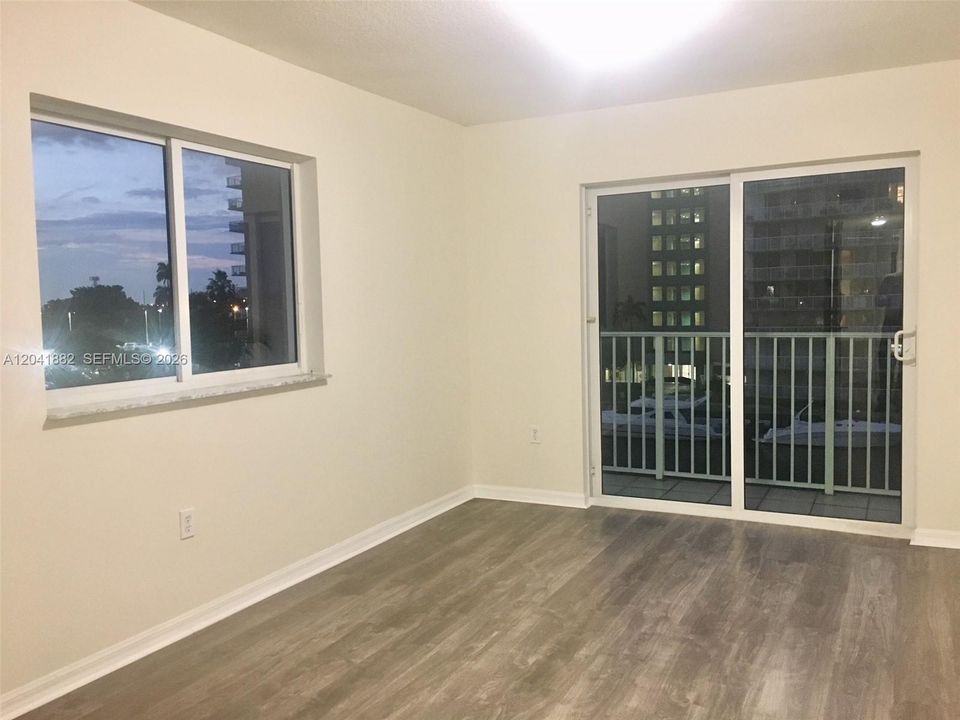 For Rent: $2,300 (2 beds, 2 baths, 842 Square Feet)