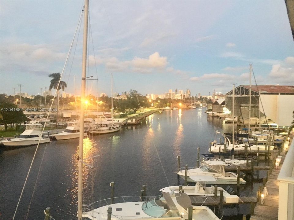 For Rent: $2,300 (2 beds, 2 baths, 842 Square Feet)
