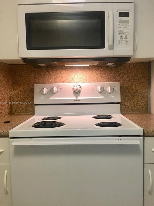 For Rent: $2,300 (2 beds, 2 baths, 842 Square Feet)