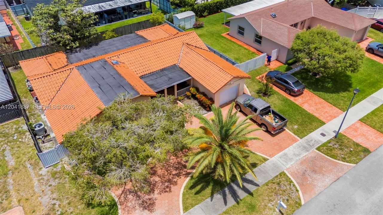 En Venta: $670,000 (4 camas, 3 baños, 1998 Pies cuadrados)