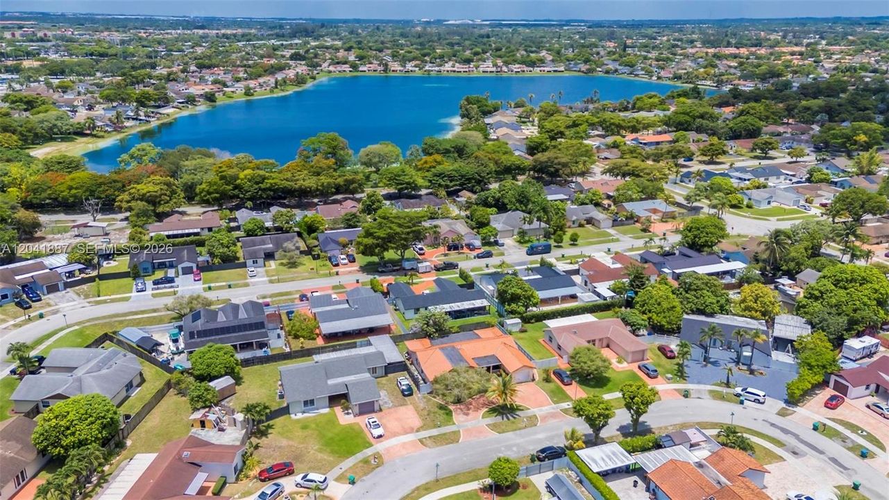 En Venta: $670,000 (4 camas, 3 baños, 1998 Pies cuadrados)