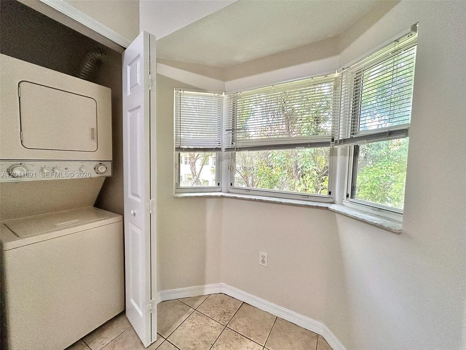 В аренду: $1,900 (2 спален, 2 ванн, 815 Квадратных фут)