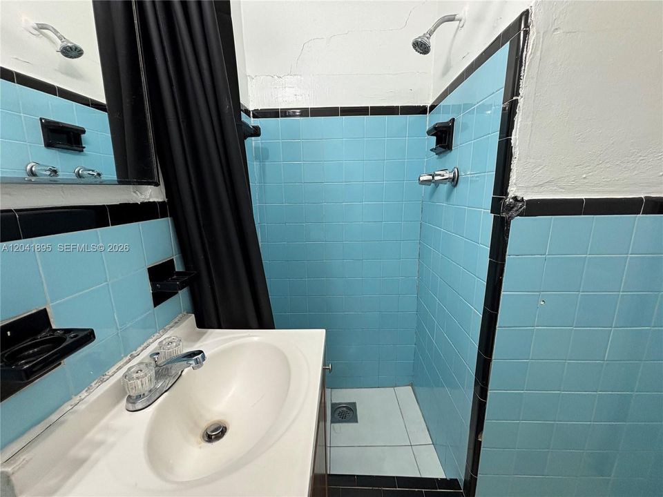 For Rent: $1,350 (0 beds, 1 baths, 8855 Square Feet)