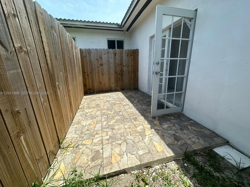 For Rent: $5,200 (4 beds, 3 baths, 1597 Square Feet)