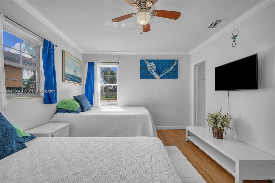 For Rent: $5,200 (4 beds, 3 baths, 1597 Square Feet)