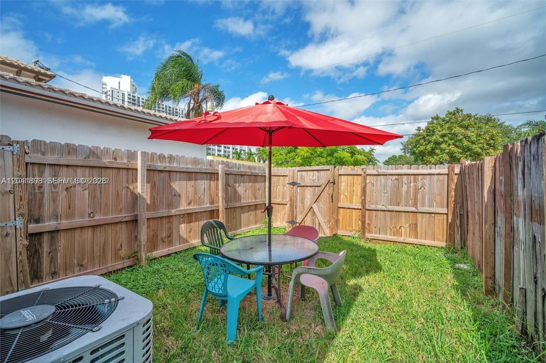 For Rent: $5,200 (4 beds, 3 baths, 1597 Square Feet)
