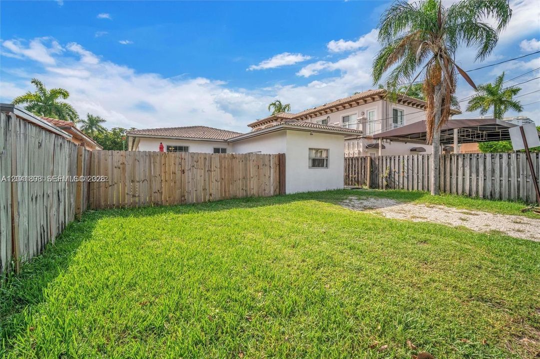 For Rent: $5,200 (4 beds, 3 baths, 1597 Square Feet)