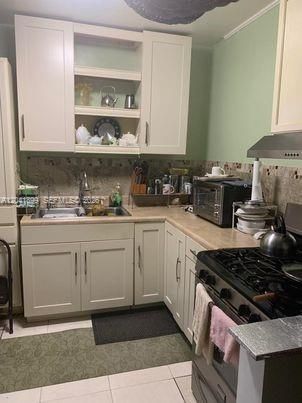 For Sale: $485,000 (3 beds, 2 baths, 890 Square Feet)