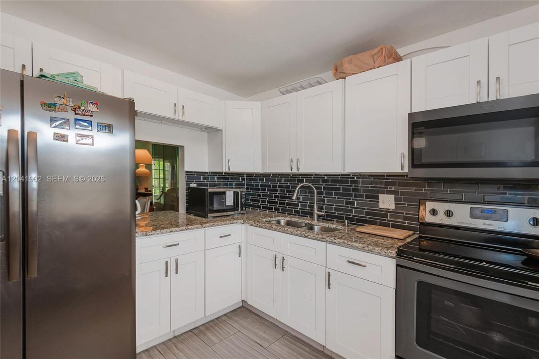 For Sale: $125,000 (2 beds, 2 baths, 990 Square Feet)