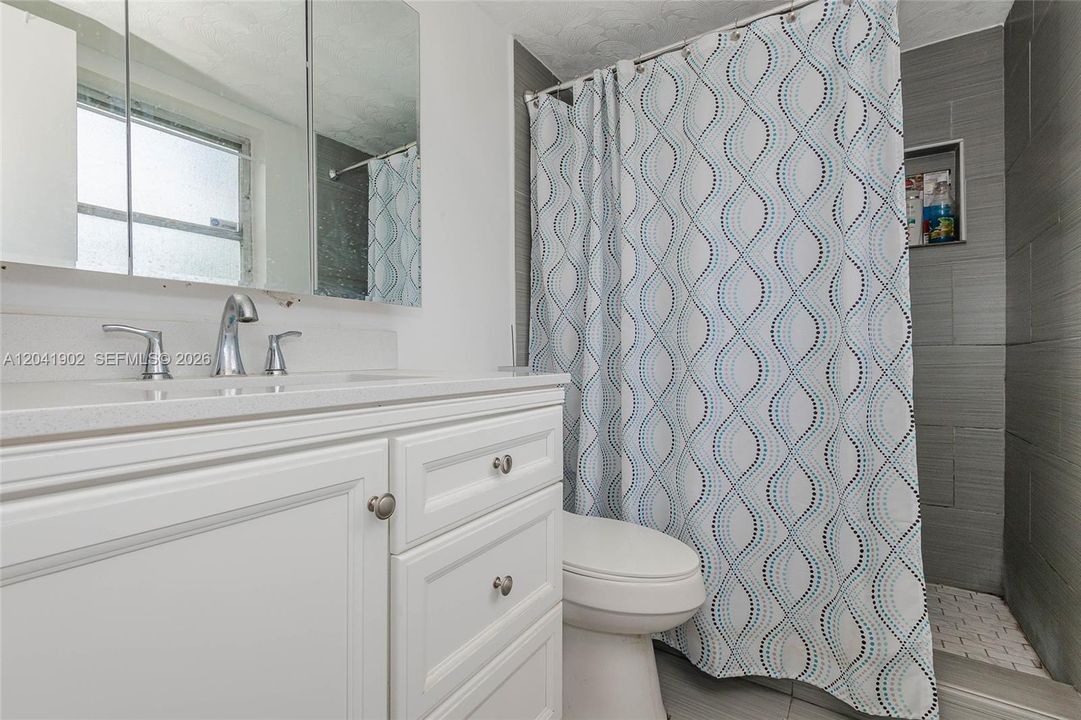 For Sale: $125,000 (2 beds, 2 baths, 990 Square Feet)
