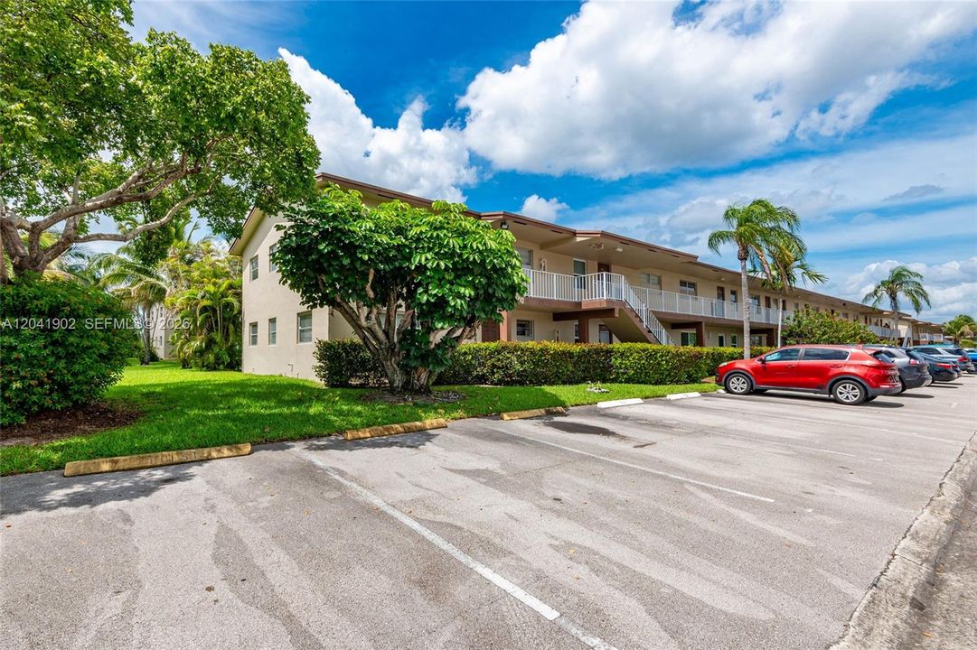 For Sale: $125,000 (2 beds, 2 baths, 990 Square Feet)