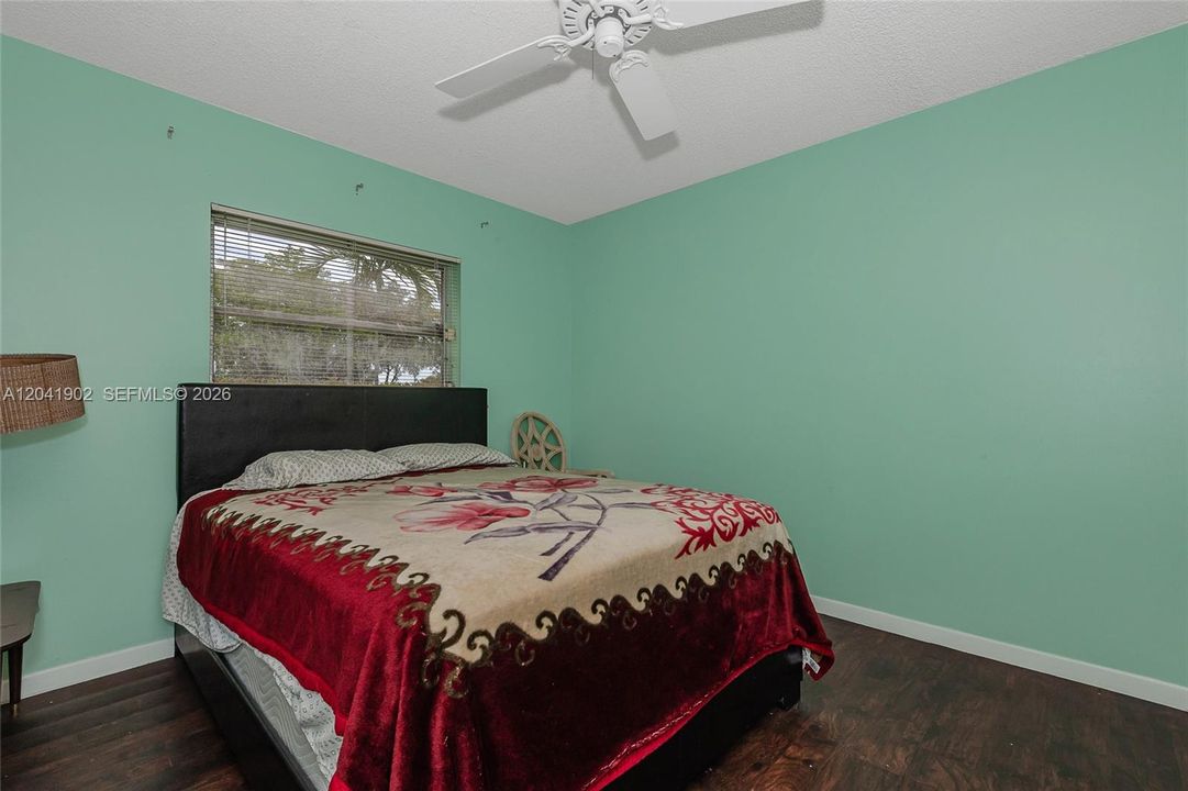 For Sale: $125,000 (2 beds, 2 baths, 990 Square Feet)