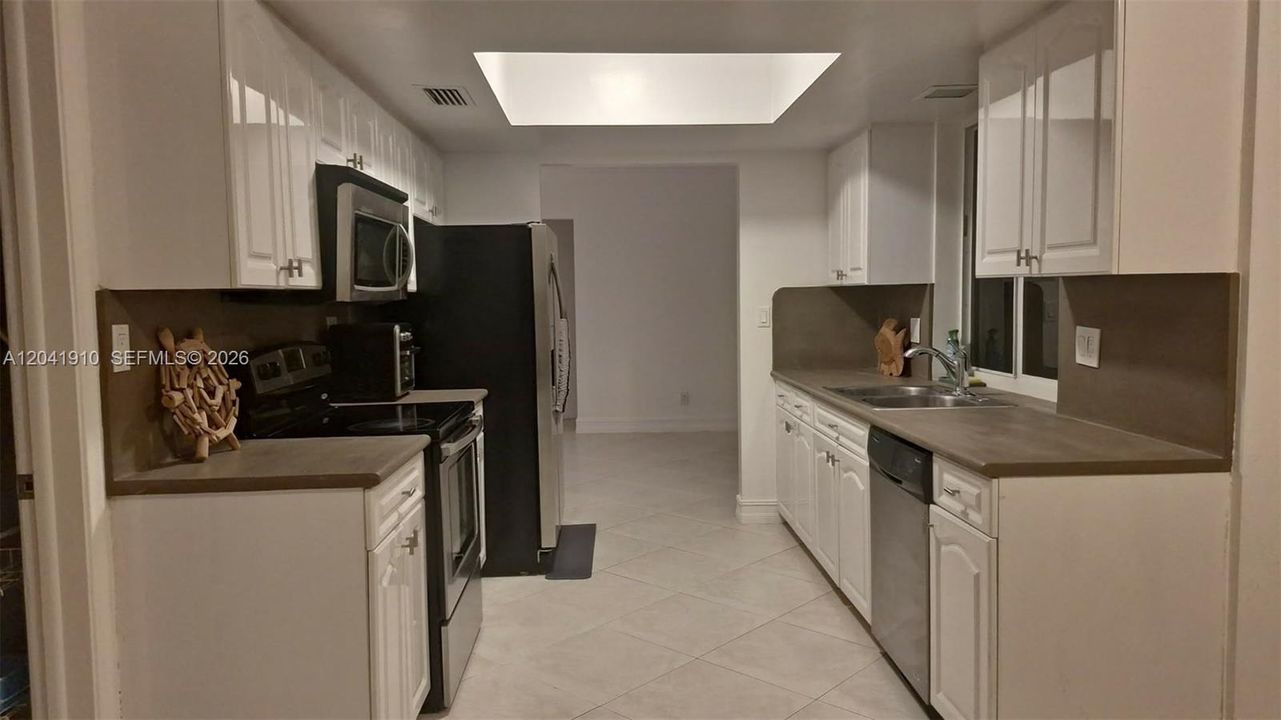 En Venta: $799,000 (3 camas, 2 baños, 1479 Pies cuadrados)