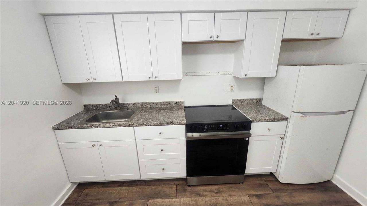 В аренду: $1,750 (2 спален, 1 ванн, 785 Квадратных фут)