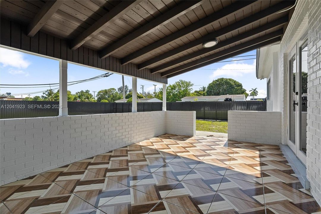 En Venta: $589,000 (3 camas, 2 baños, 1415 Pies cuadrados)