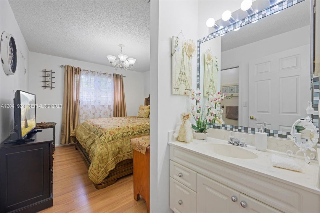 En Venta: $525,000 (3 camas, 3 baños, 1403 Pies cuadrados)