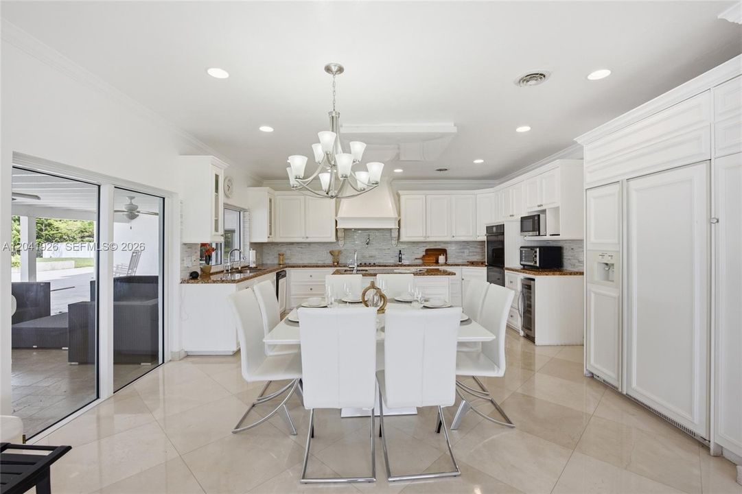 For Sale: $2,800,000 (6 beds, 6 baths, 5696 Square Feet)