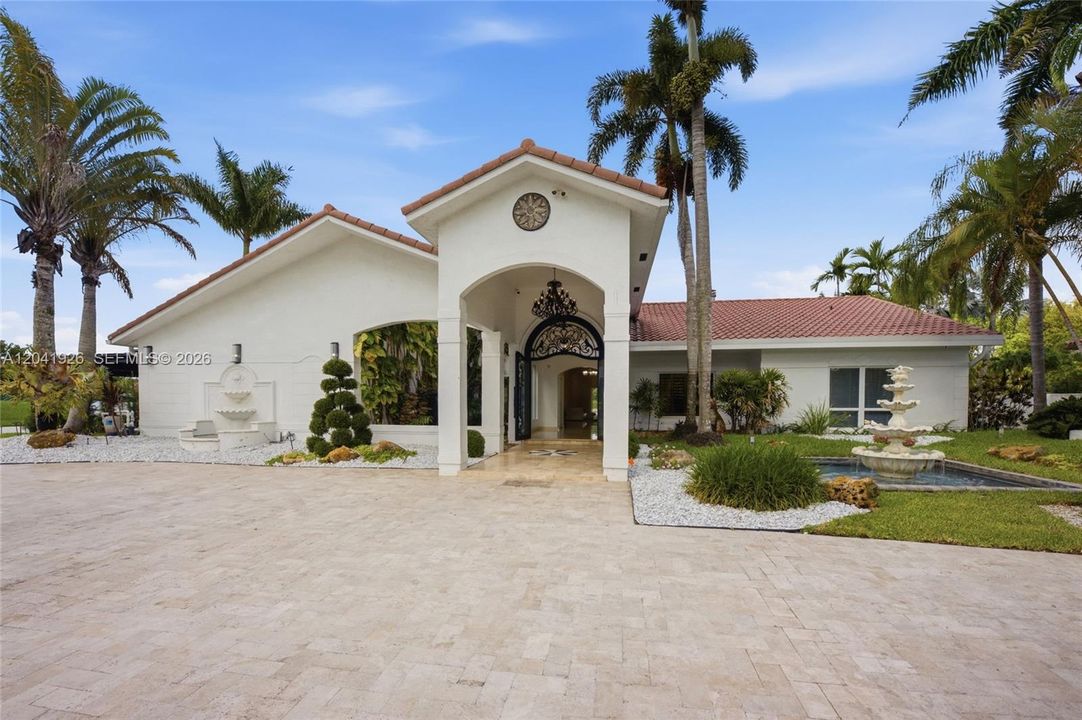For Sale: $2,800,000 (6 beds, 6 baths, 5696 Square Feet)