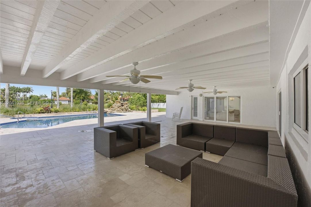 For Sale: $2,800,000 (6 beds, 6 baths, 5696 Square Feet)