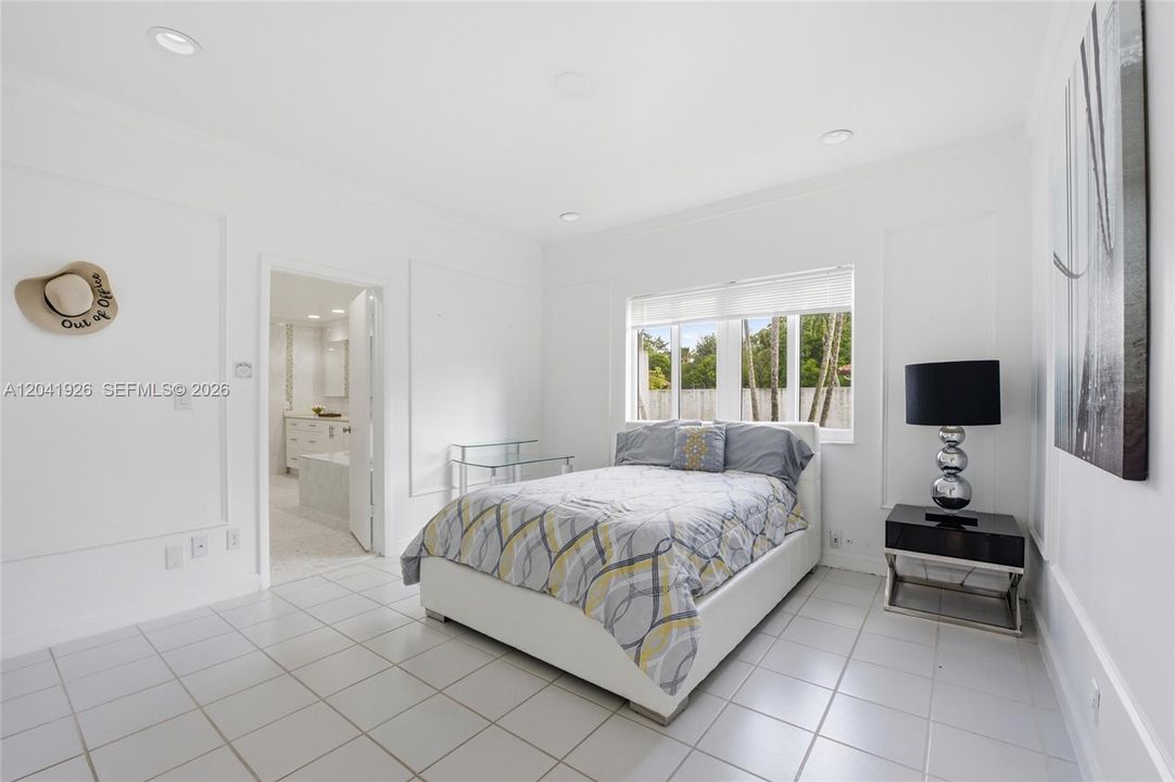 For Sale: $2,800,000 (6 beds, 6 baths, 5696 Square Feet)