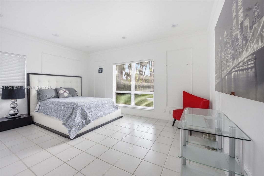 For Sale: $2,800,000 (6 beds, 6 baths, 5696 Square Feet)