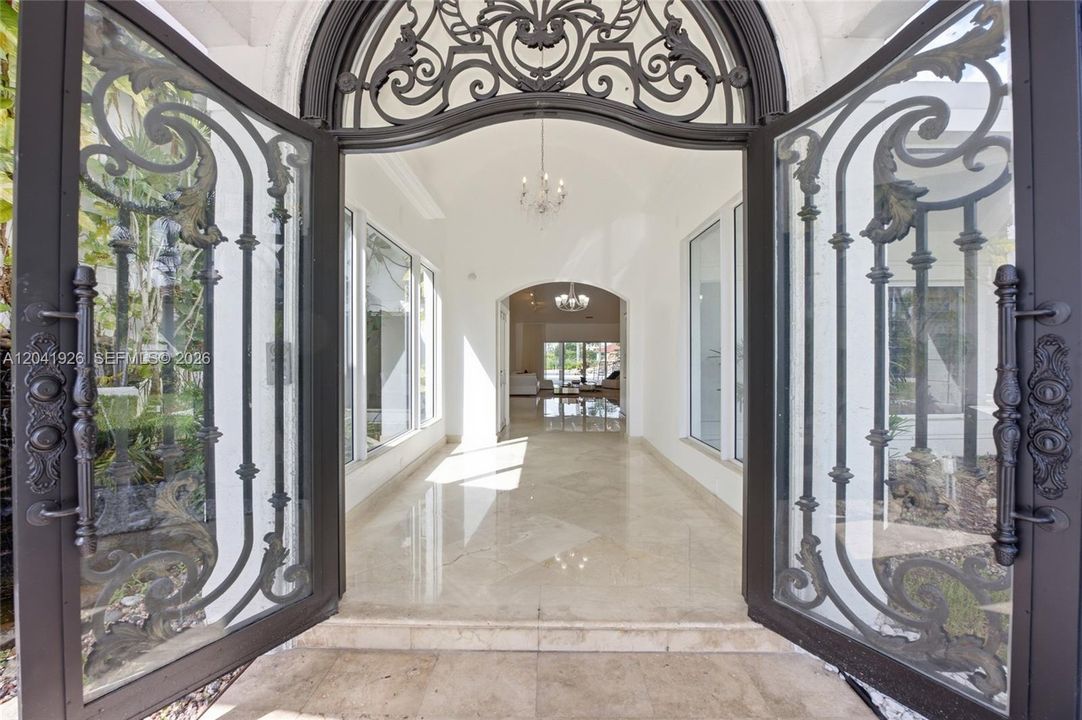 For Sale: $2,800,000 (6 beds, 6 baths, 5696 Square Feet)