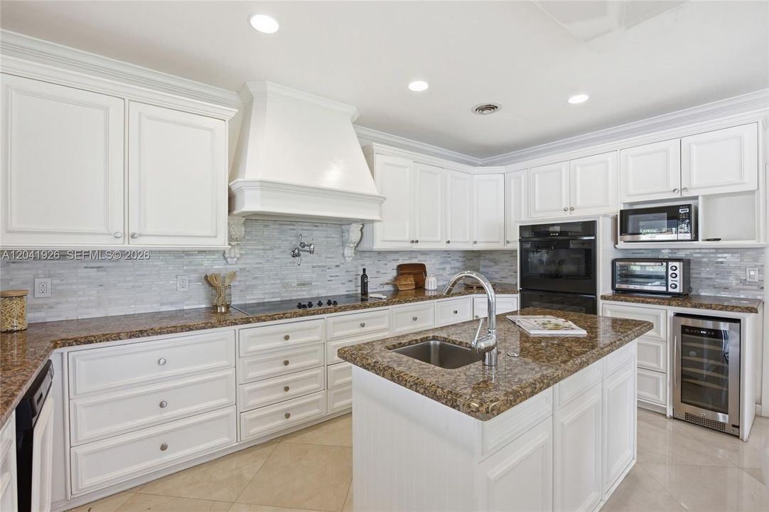 For Sale: $2,800,000 (6 beds, 6 baths, 5696 Square Feet)