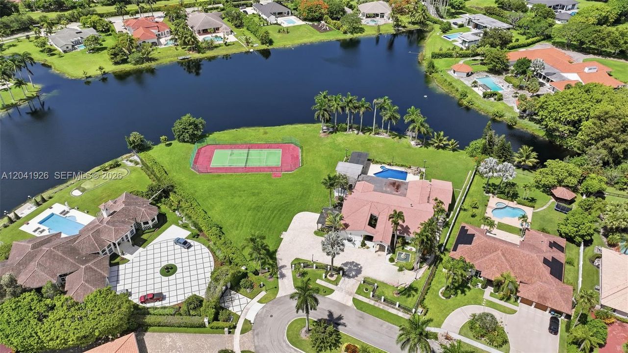 For Sale: $2,800,000 (6 beds, 6 baths, 5696 Square Feet)