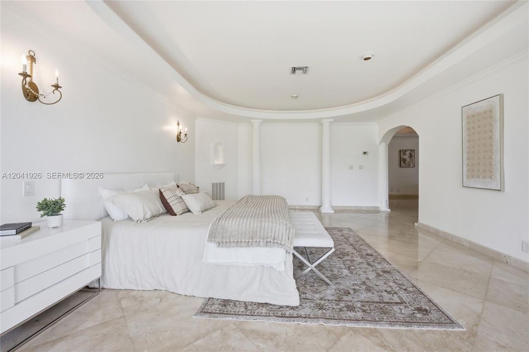 For Sale: $2,800,000 (6 beds, 6 baths, 5696 Square Feet)