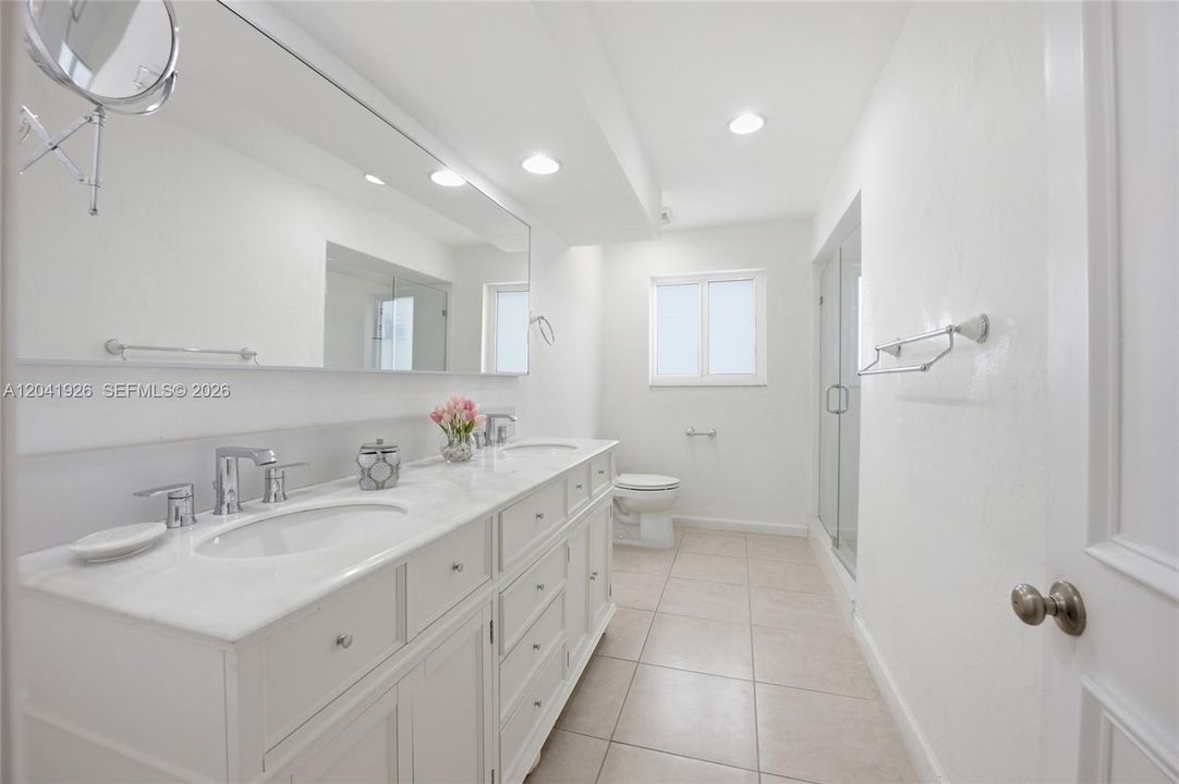 For Sale: $2,800,000 (6 beds, 6 baths, 5696 Square Feet)