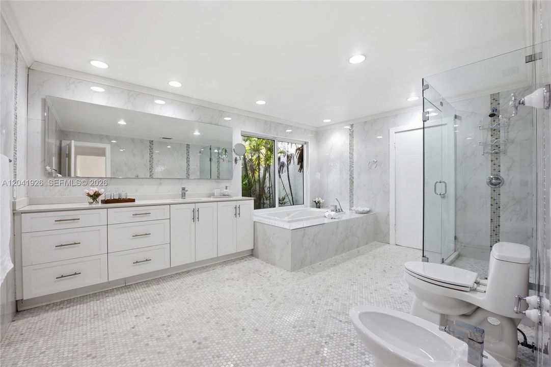 For Sale: $2,800,000 (6 beds, 6 baths, 5696 Square Feet)