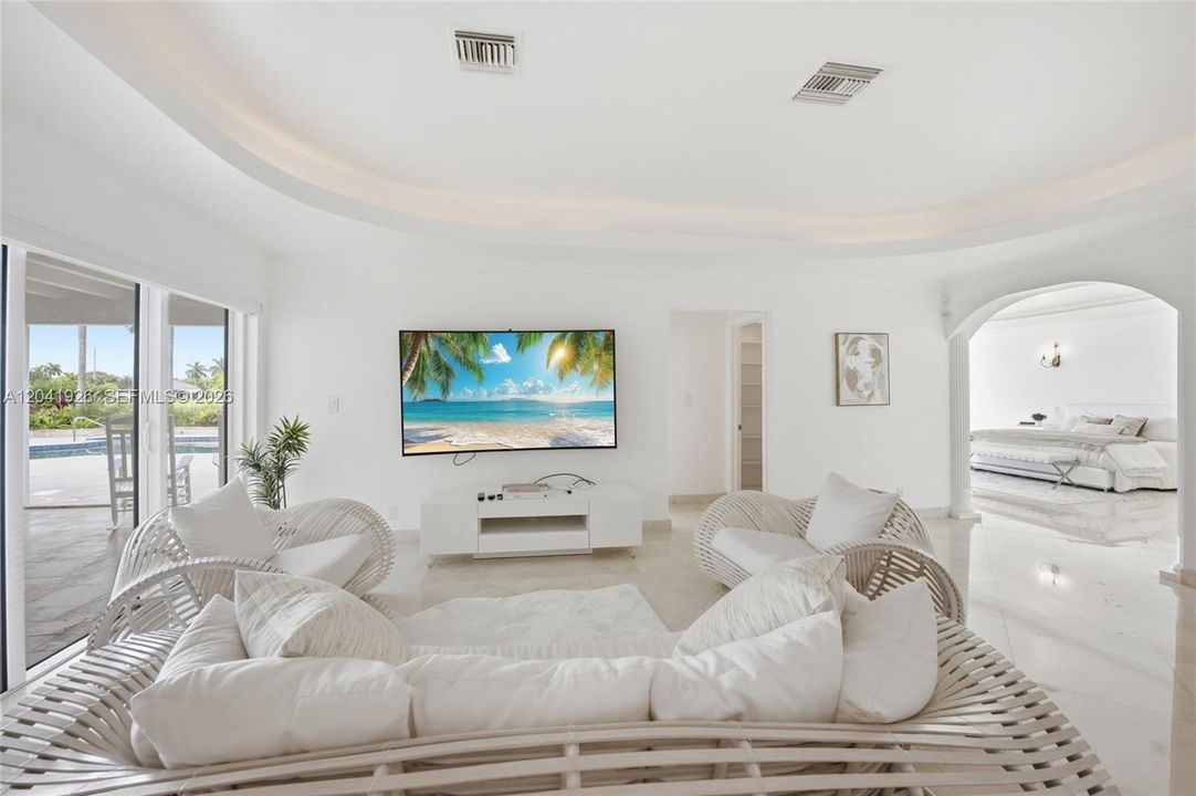 For Sale: $2,800,000 (6 beds, 6 baths, 5696 Square Feet)